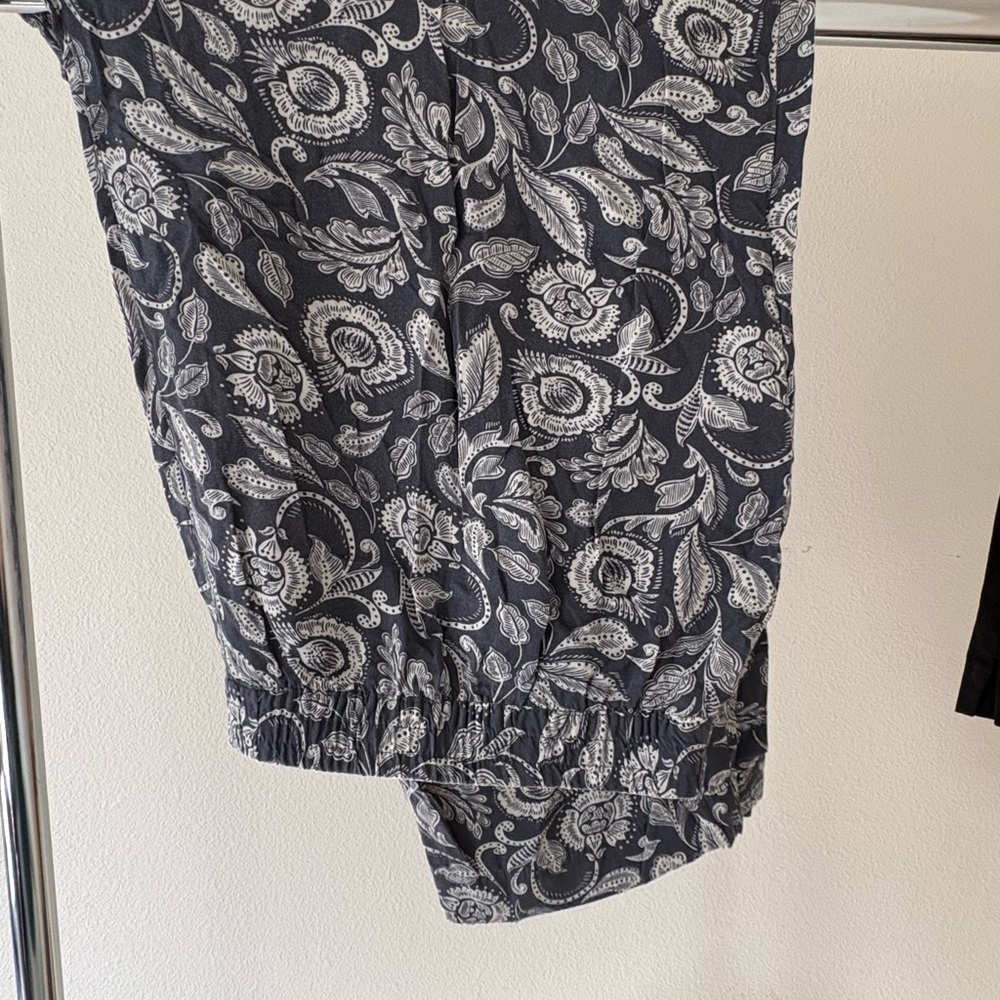 Jessica Simpson Gray and Cream Floral Pants